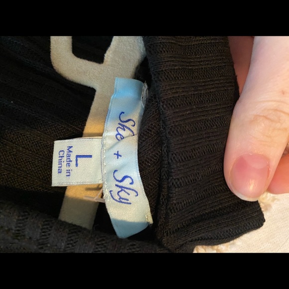 Black dress with triangle keyhole front - Picture 4 of 5